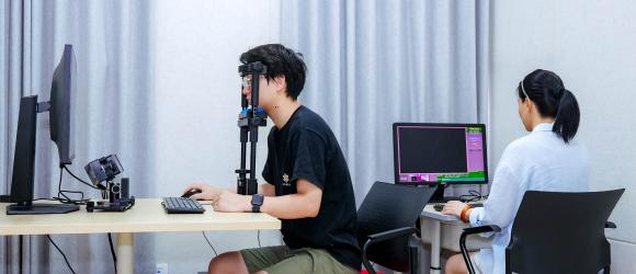 How Do Our Eyes Help Us Navigate? New Study Looks into Clever Brain Shortcut